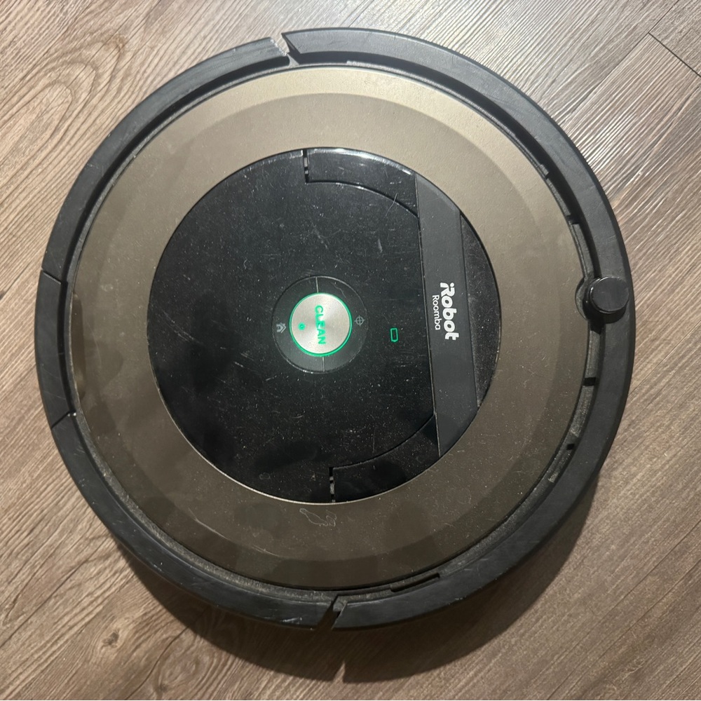 iRobot Roomba 800 Series Robot Vacuum + Home Base Charging Dock – Works Great